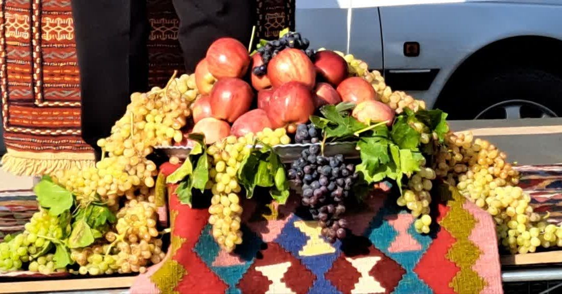 جشنواره سیب و انگور در مشگین‌شهر برگزار شد