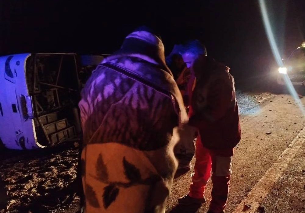 واژگونی اتوبوس در جاده سرچم با ۲۷ حادثه دیده