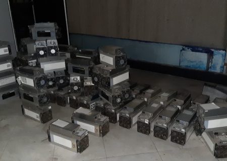 دستگیری استخراج‌ کننده ارز دیجیتال در شهرک صنعتی ۲ اردبيل